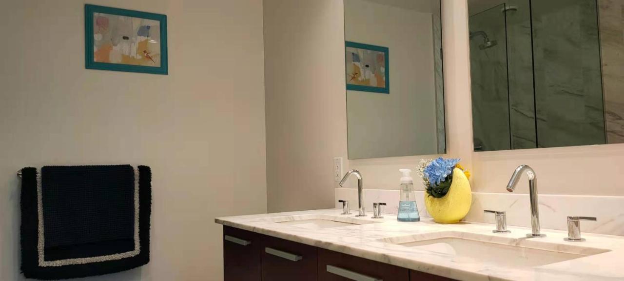 Waterfalls Hotel - Suite In Falls Downtown With Pool Виктория Экстерьер фото