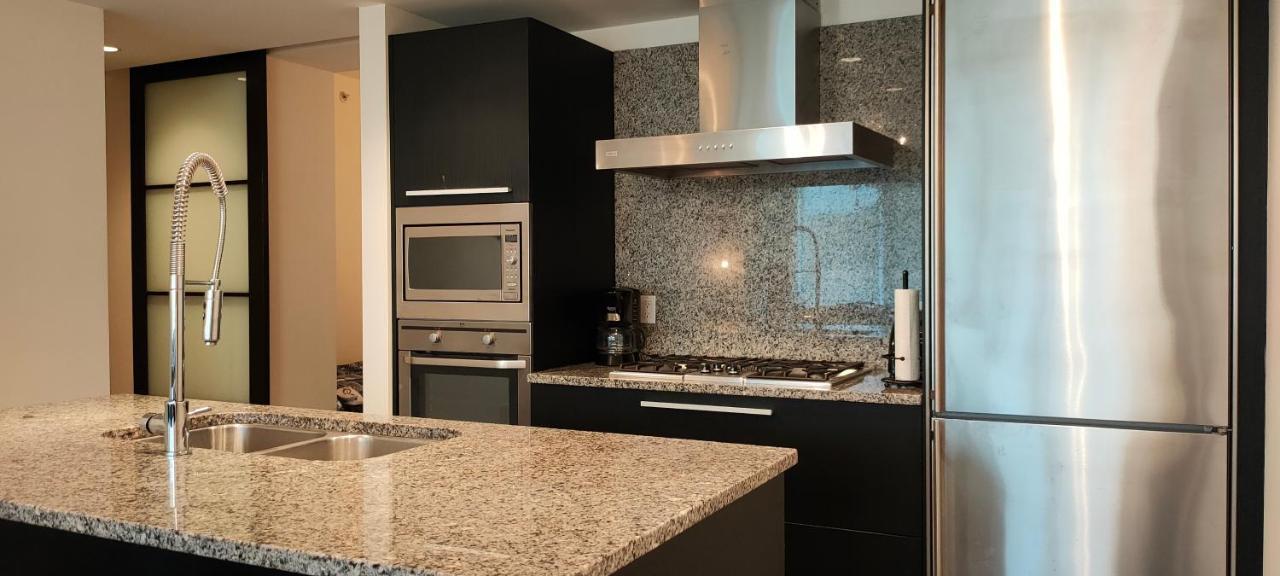 Waterfalls Hotel - Suite In Falls Downtown With Pool Виктория Экстерьер фото